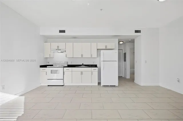 1-bedroom rental at 405 E 7th Street #303, Hialeah