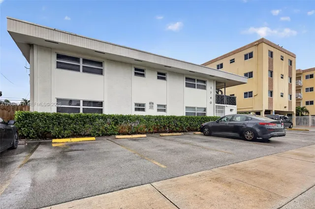 1-bedroom rental at 1740 Funston Street #8, Hollywood