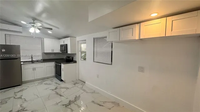 1-bedroom rental at 1905 Harding Street #1, Hollywood