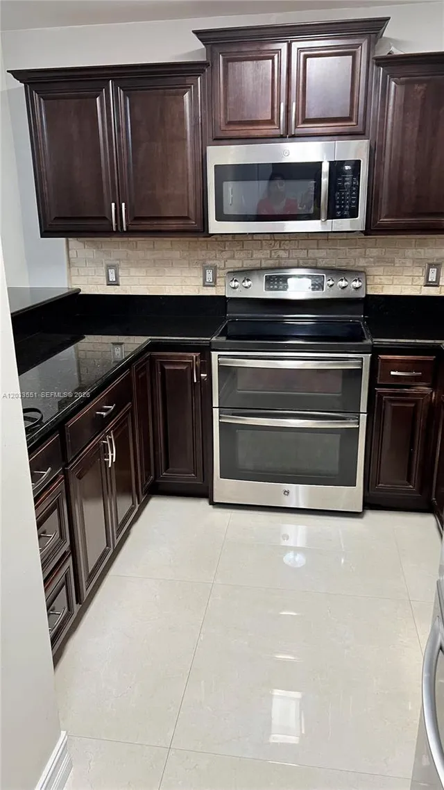 3-bedroom rental at 6225 Kendale Lakes Circle #263, Miami