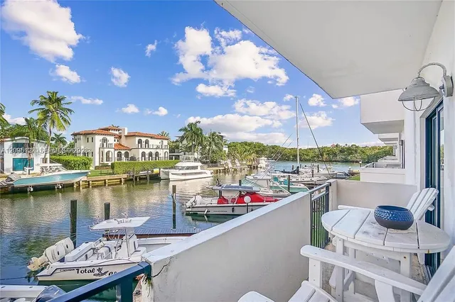 2-bedroom rental at 6901 Edgewater Drive #211, Coral Gables