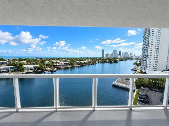2-bedroom rental at 20515 E Country Club Drive #1044, Aventura