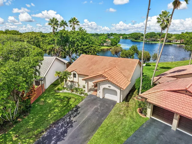 2-bedroom home at 2067 Montpeliar, Weston