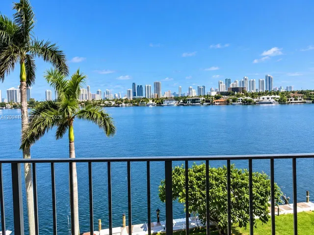 1-bedroom rental at 16558 NE 26th Avenue #5D, North Miami Beach