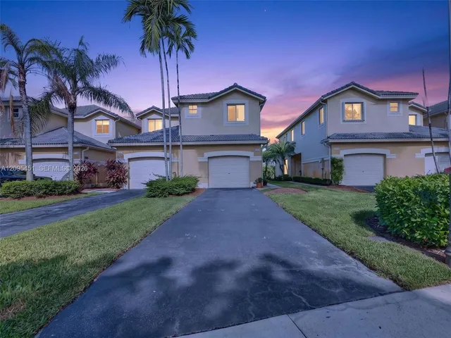 4-bedroom rental at 2475 W Cordoba Bend, Weston