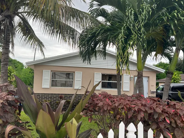 3-bedroom home at 509 SW 10TH Street, Delray Beach
