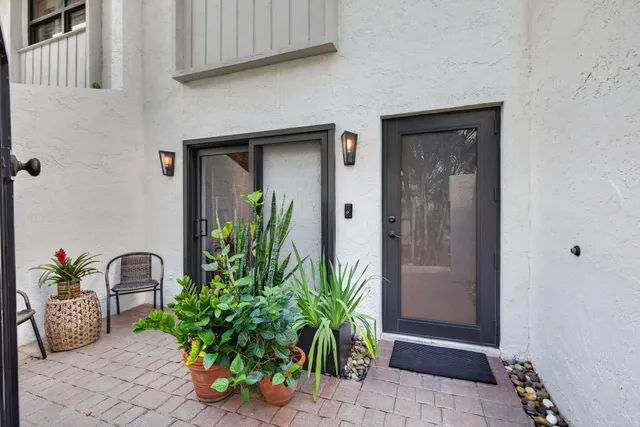 2-bedroom home at 547 NE 7th Avenue, Fort Lauderdale