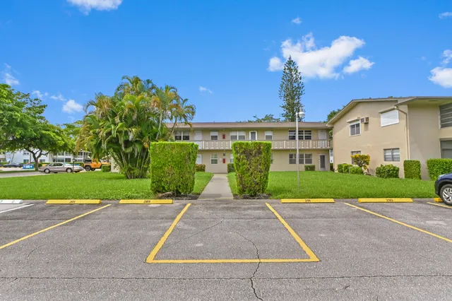 1-bedroom home at 305 Norwich M, West Palm Beach