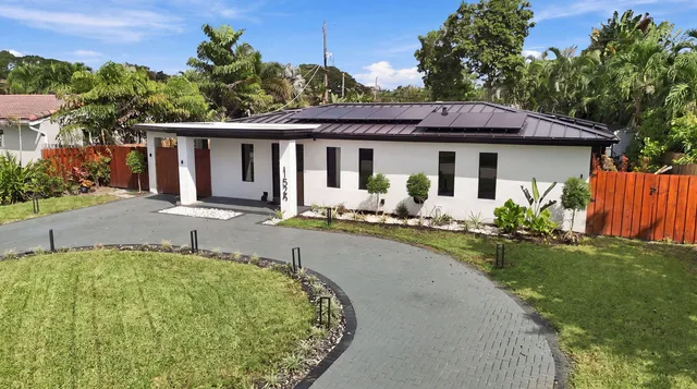 2-bedroom home at 1525 NE 27TH Street, Wilton Manors