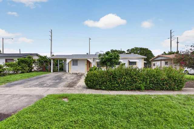 4-bedroom rental at 631 SW 10TH Court, Deerfield Beach