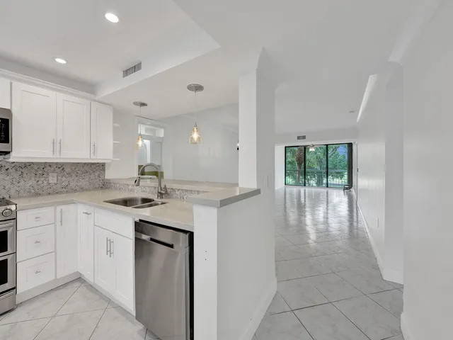 2-bedroom rental at 6169 BALBOA Circle #306, Boca Raton