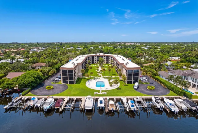 2-bedroom rental at 2424 N Federal Highway #305, Boynton Beach