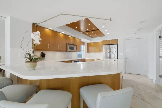 2-bedroom rental at 3901 S Flagler Drive #1104, West Palm Beach