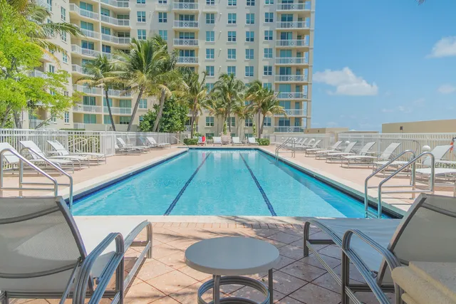 1-bedroom rental at 350 N Federal Highway #1003, Boynton Beach