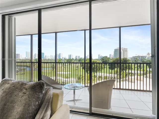 2-bedroom home at 20379 W Country Club Drive #536, Aventura