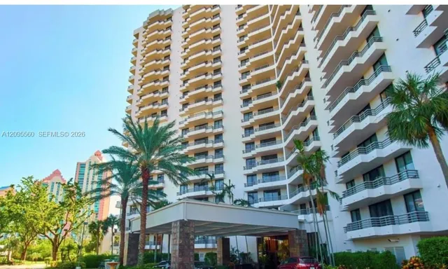 3-bedroom home at 3300 NE 191st Street #606, Aventura