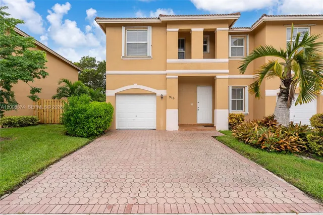 3-bedroom home at 916 NW 135th Terrace, Pembroke Pines