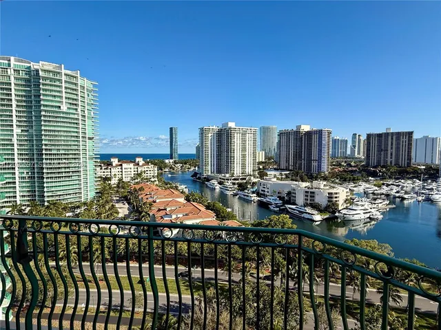 3-bedroom home at 19900 E Country Club Drive #TS03, Aventura