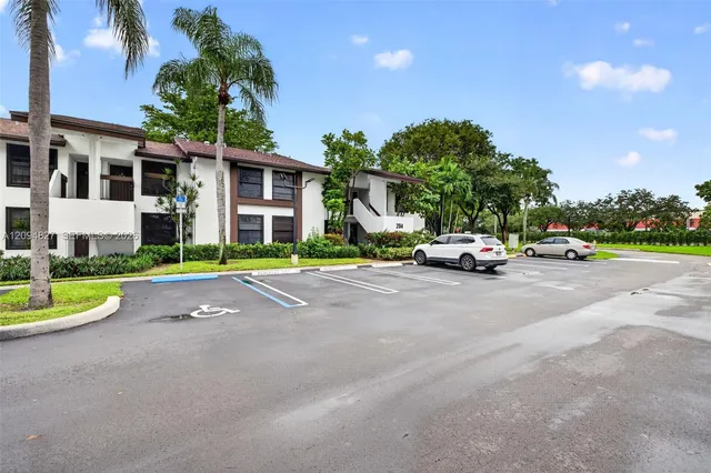 2-bedroom home at 204 Lake Pointe Drive #107, Oakland Park