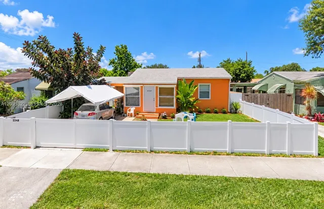 2-bedroom home at 2343 Mckinley Street, Hollywood