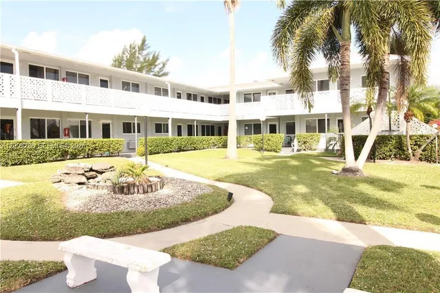 1-bedroom rental at 600 Layne Boulevard #123, Hallandale Beach