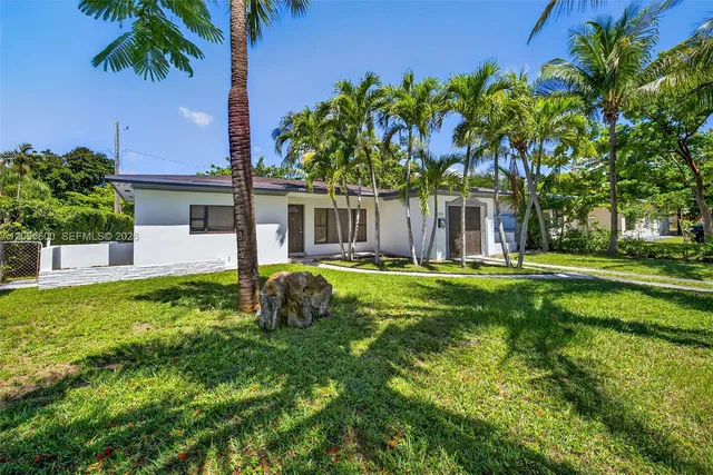 3-bedroom rental at 17150 NE 18th Avenue #17150, North Miami Beach