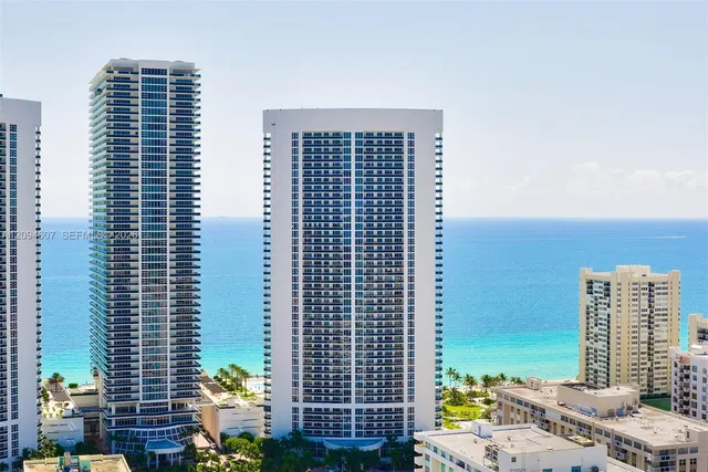 3-bedroom rental at 1850 S Ocean Drive #3702, Hallandale Beach