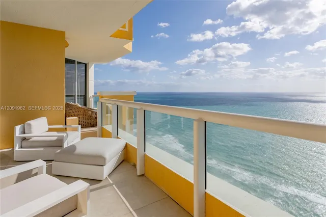 4-bedroom rental at 17875 Collins Avenue #3906, Sunny Isles Beach