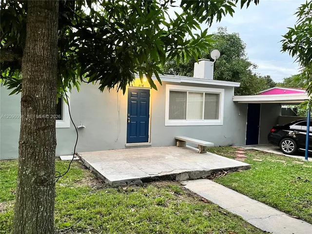 3-bedroom rental at 816 Beech Road #N/A, West Palm Beach