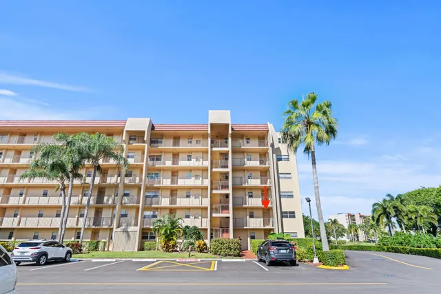 2-bedroom home at 3590 Via Poinciana #216, Lake Worth