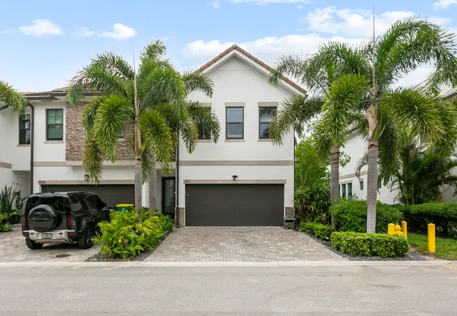 3-bedroom home at 4511 E AQUA BELLA Lane, Dania Beach