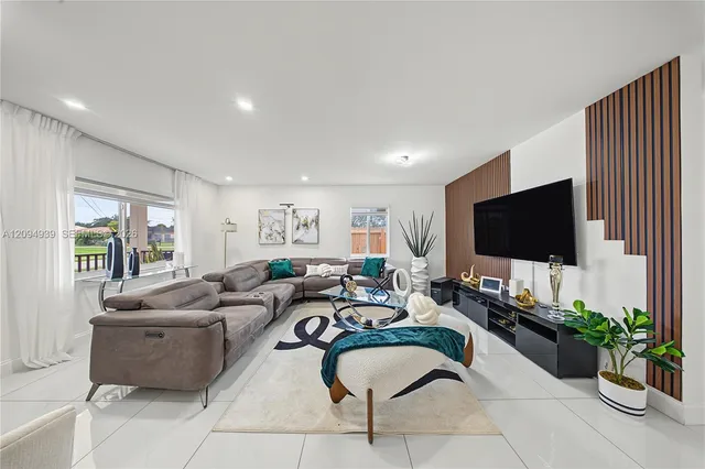 4-bedroom home at 530 SW 7th Avenue, Homestead