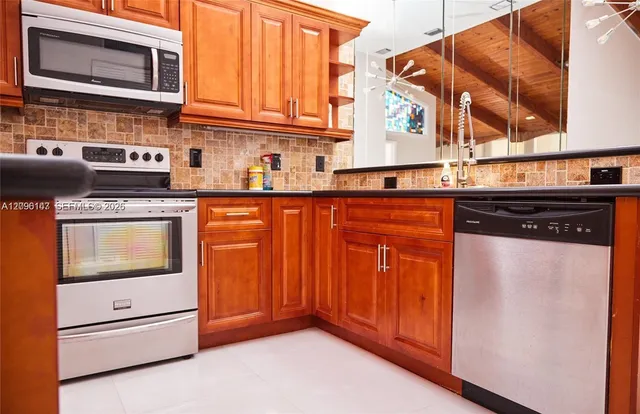 3-bedroom rental at 347 Leslie Drive, Hallandale Beach