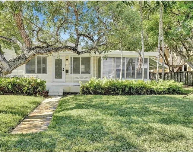 3-bedroom rental at 814 SE 14th Street, Fort Lauderdale