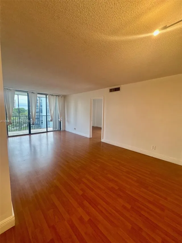 1-bedroom rental at 3475 N Country Club Drive #601, Aventura
