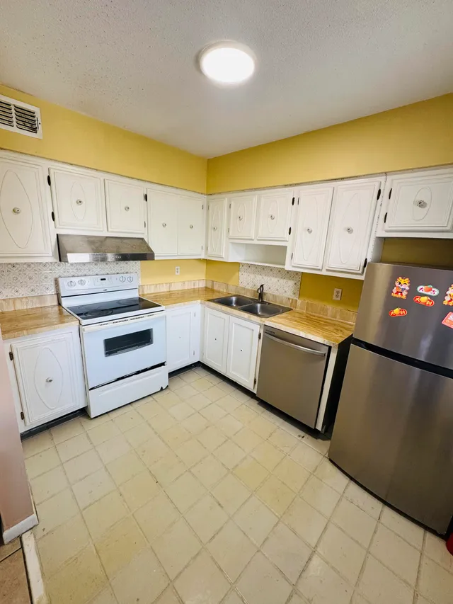 2-bedroom rental at 260 NW 19TH Street #0250, Boca Raton