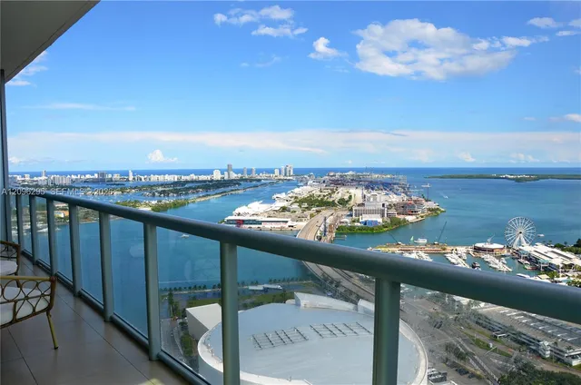 2-bedroom rental at 888 Biscayne Boulevard #4701, Miami