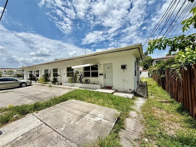 1-bedroom rental at 2041 Jackson Street #2, Hollywood