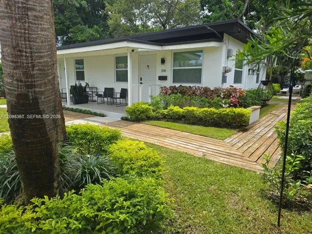 1-bedroom rental at 208 SE 4th Street #1-2, Hallandale Beach