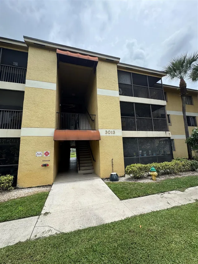 2-bedroom home at 3013 N Oakland Forest Drive #106, Oakland Park
