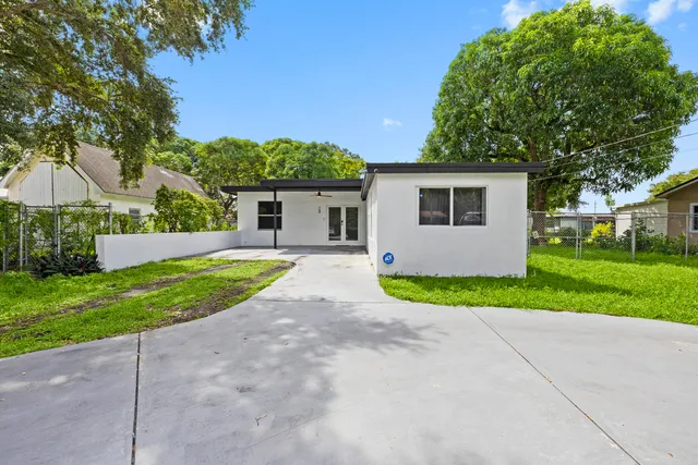 4-bedroom home at 28 NE 165th Street, Miami