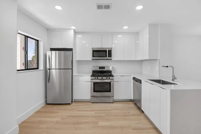 2-bedroom rental at 100 W Hidden Valley Boulevard #502, Boca Raton
