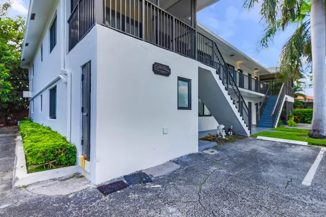 2-bedroom rental at 520 NE 45TH Street #4, Boca Raton