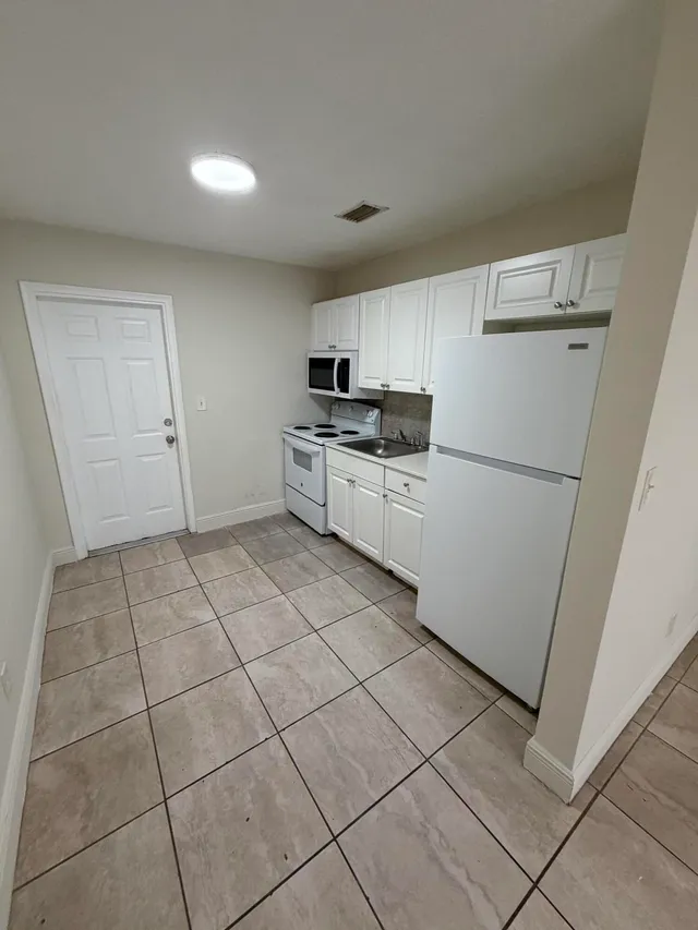 2-bedroom rental at 4141 SW 20TH Street #1-5, West Park