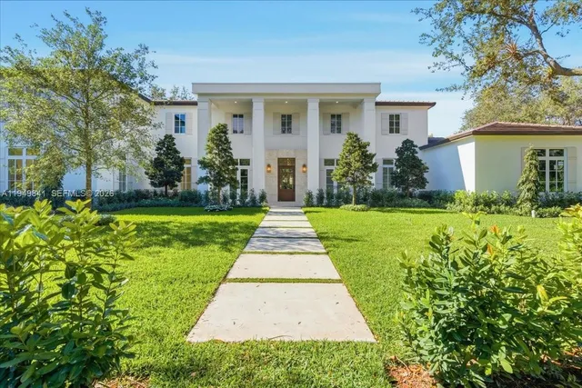 7-bedroom home at 5940 SW 100th Terrace, Pinecrest
