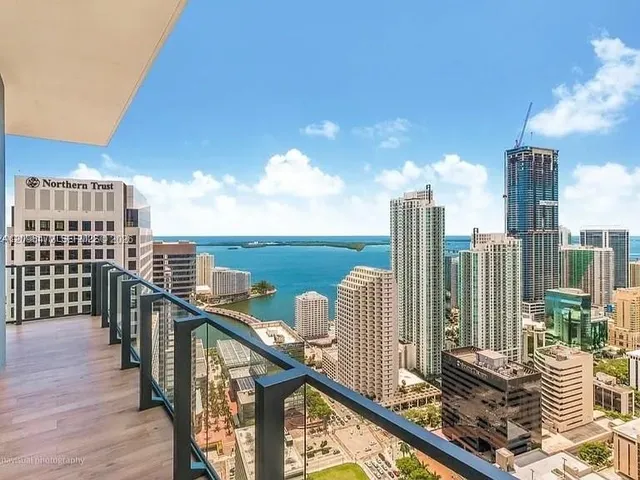 3-bedroom rental at 68 SE 6th Street #3901, Miami