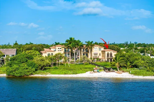 4-bedroom home at 910 VIA VILLAGIO, Hypoluxo