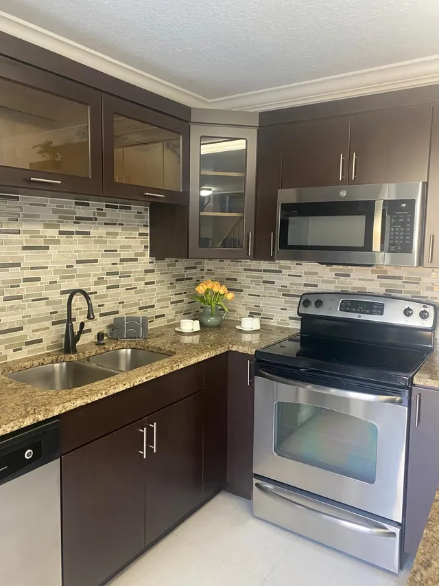 2-bedroom rental at 2315 Caroma Lane, West Palm Beach