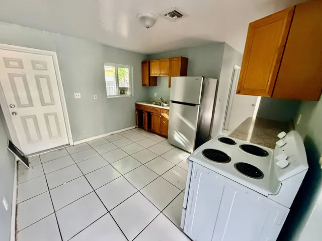 2-bedroom rental at 1132 NW 5TH Court #1A, Fort Lauderdale
