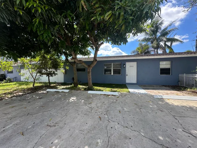 3-bedroom rental at 4564 Gulfstream Road, Lake Worth Beach